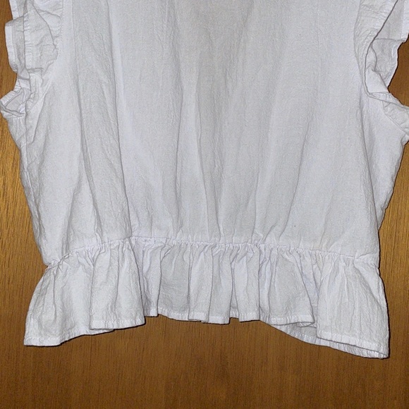 •FANCYINN•WHITE GAUZE MATERIAL DEEP V NECK RUFFLE CROPPED BLOUSE SIZE LARGE - Picture 7 of 7